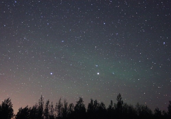 Airglow across Virgo last month. Mars is the bright object right and below center. Credit: Bob King